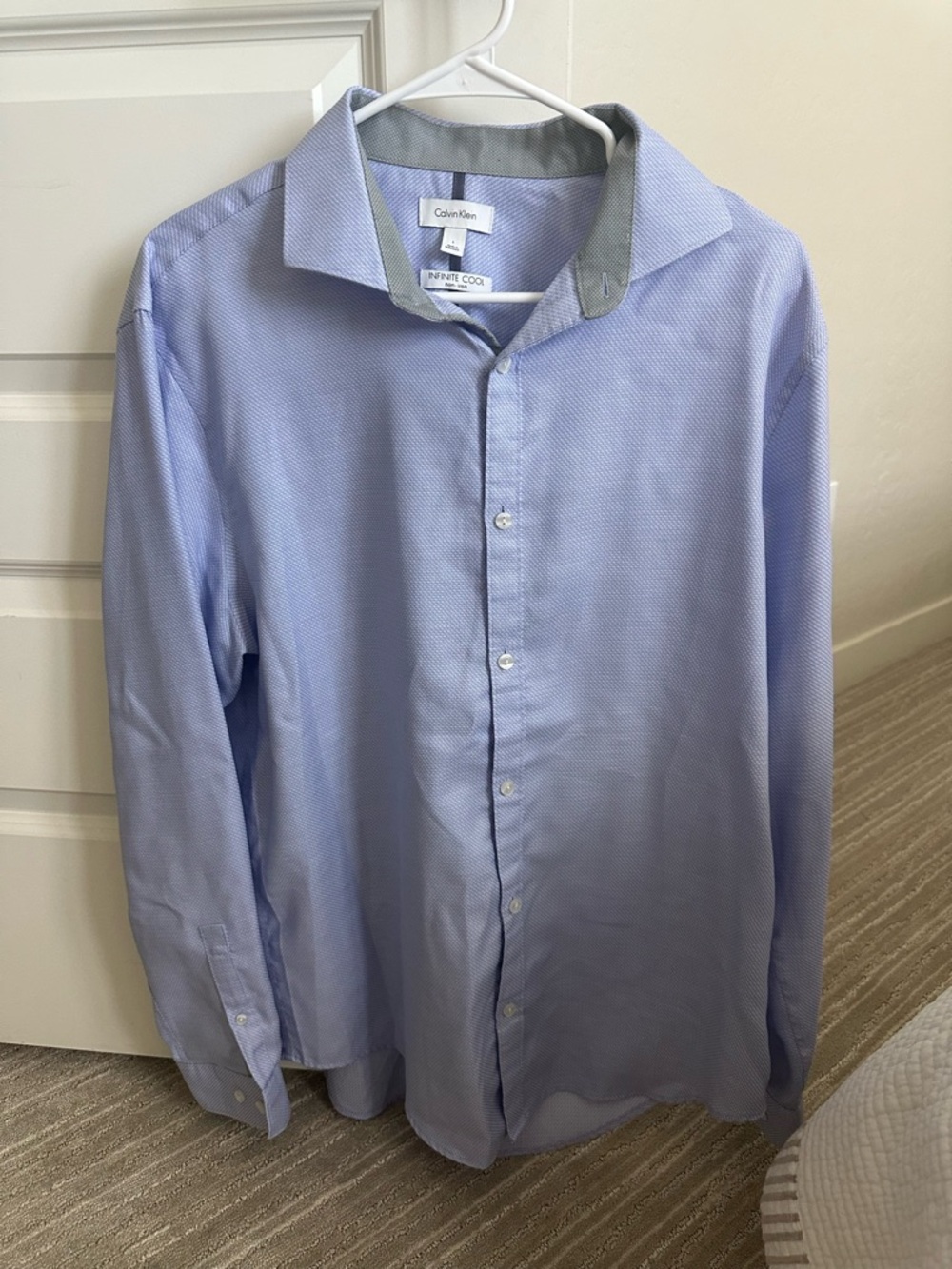 Calvin Klein Men’s Light Blue Dress Shirt with Contrasting Collar